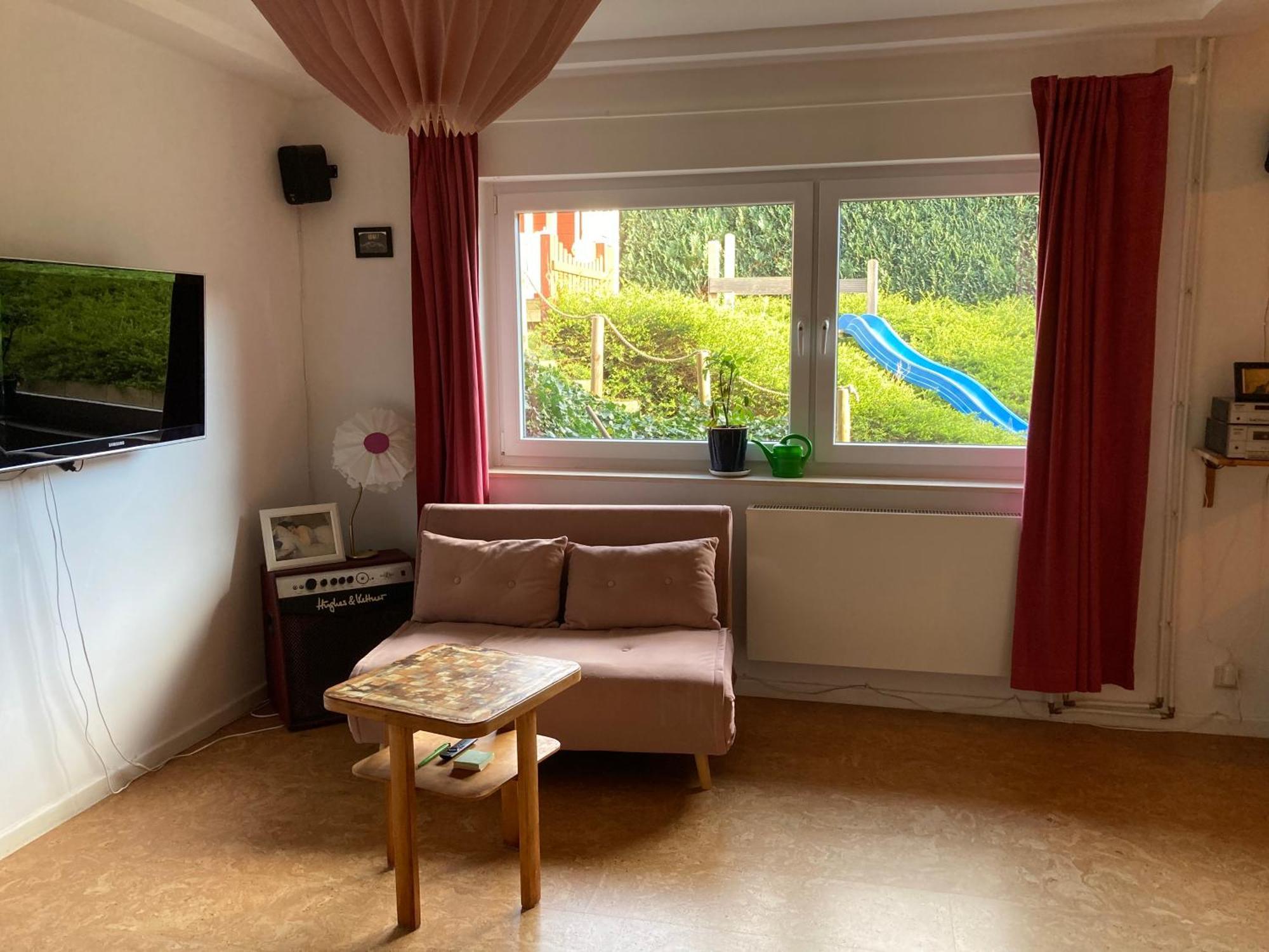 Suesse Souterrain-wohnung Mit Anbindung Nach Muenster Apartment